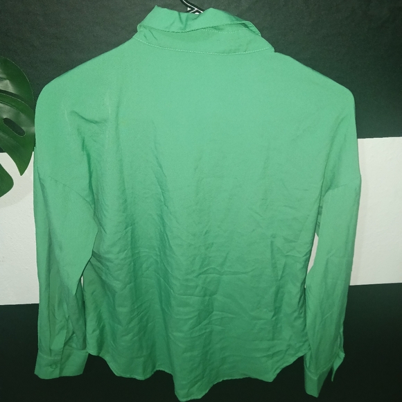 Women green button down collared long sleeve shirt - Picture 6 of 8